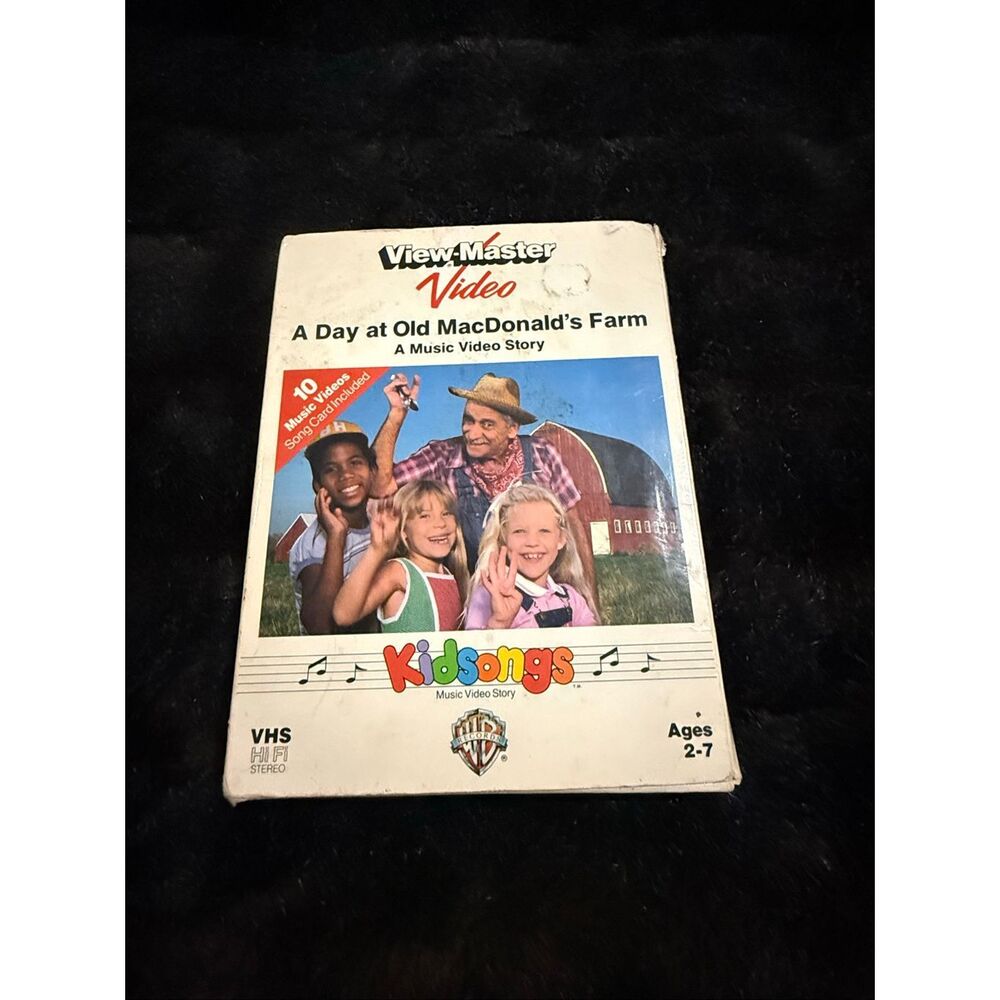 Kidsongs - A Day at Old MacDonalds Farm (VHS)